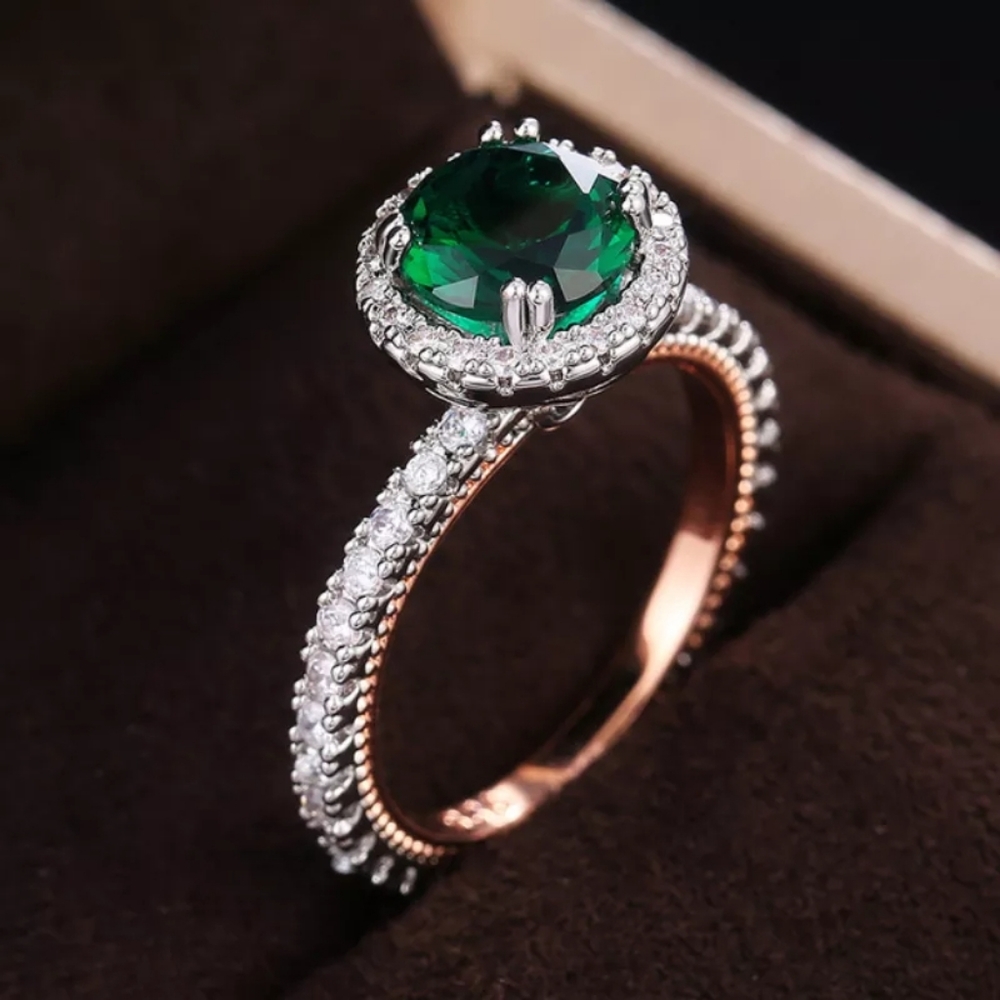 ‼️Gorgeous Two Tone Round Green Stone Ring